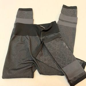 NWT Adidas Wanderlust Seamless  Black Tights Sz L